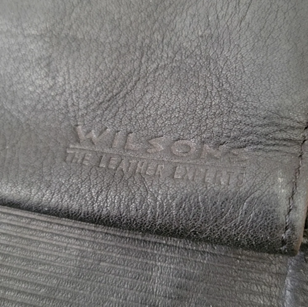 Wilson's Black Leather Women's Wallet with Coin Purse Pocket‎ Lots of Card Slots